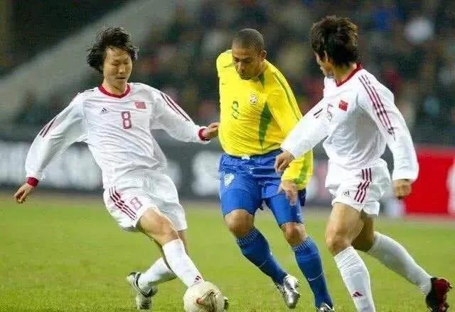 中国男足受伤情况,中国男足头部受伤坚持比赛