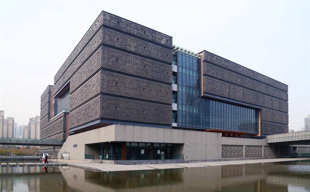 1958年毛主席参观安徽省博物馆,途中突然问解说员:这条鱼吃人吗