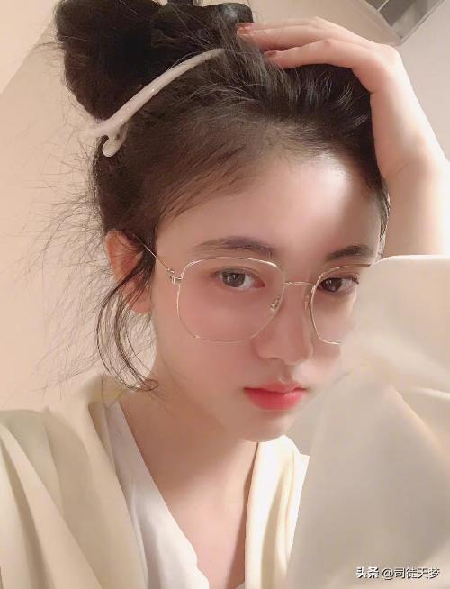 胎毛刘海遮发际线鼻子塌,gq红毯杨幂胎毛刘海造型