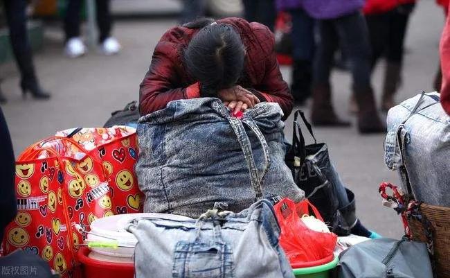 农民工挣钱不容易风吹日晒,农民工打工卖苦力真是不容易