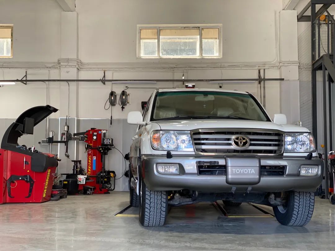 陆巡lc100中控台翻新视频,陆巡lc100内饰翻新