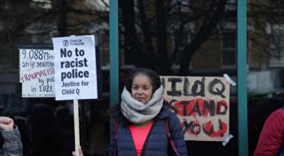 20年来，英国警方非法搜查15岁女孩*处私**，女性该如何保护自己呢？