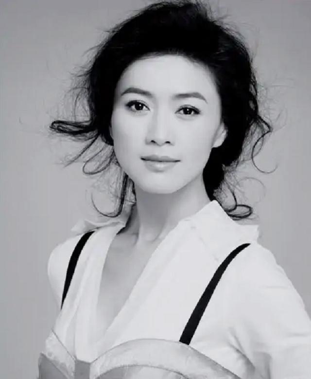 亿万富豪*明徐**：病死狱中8年后，明星妻子田海蓉和女儿过得怎样？