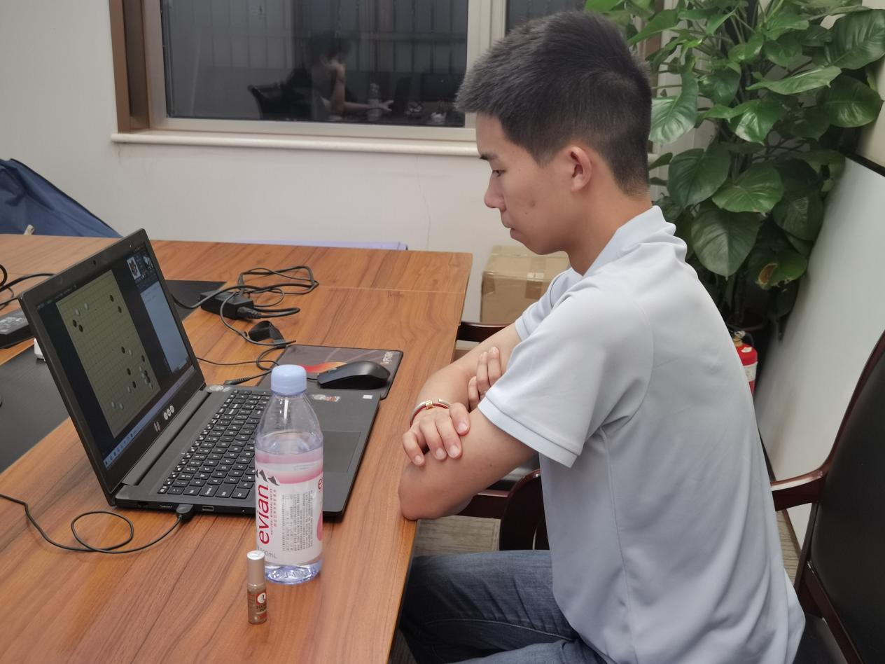 野狐人气争霸赛辜梓豪险胜“第一人”，“恶霸”变身“官子圣手”