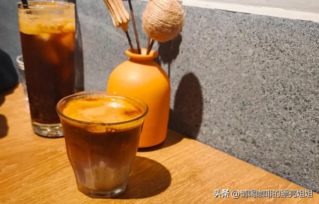 咖啡店常用的拿铁牛奶 (咖啡店用什么牛奶比较好)