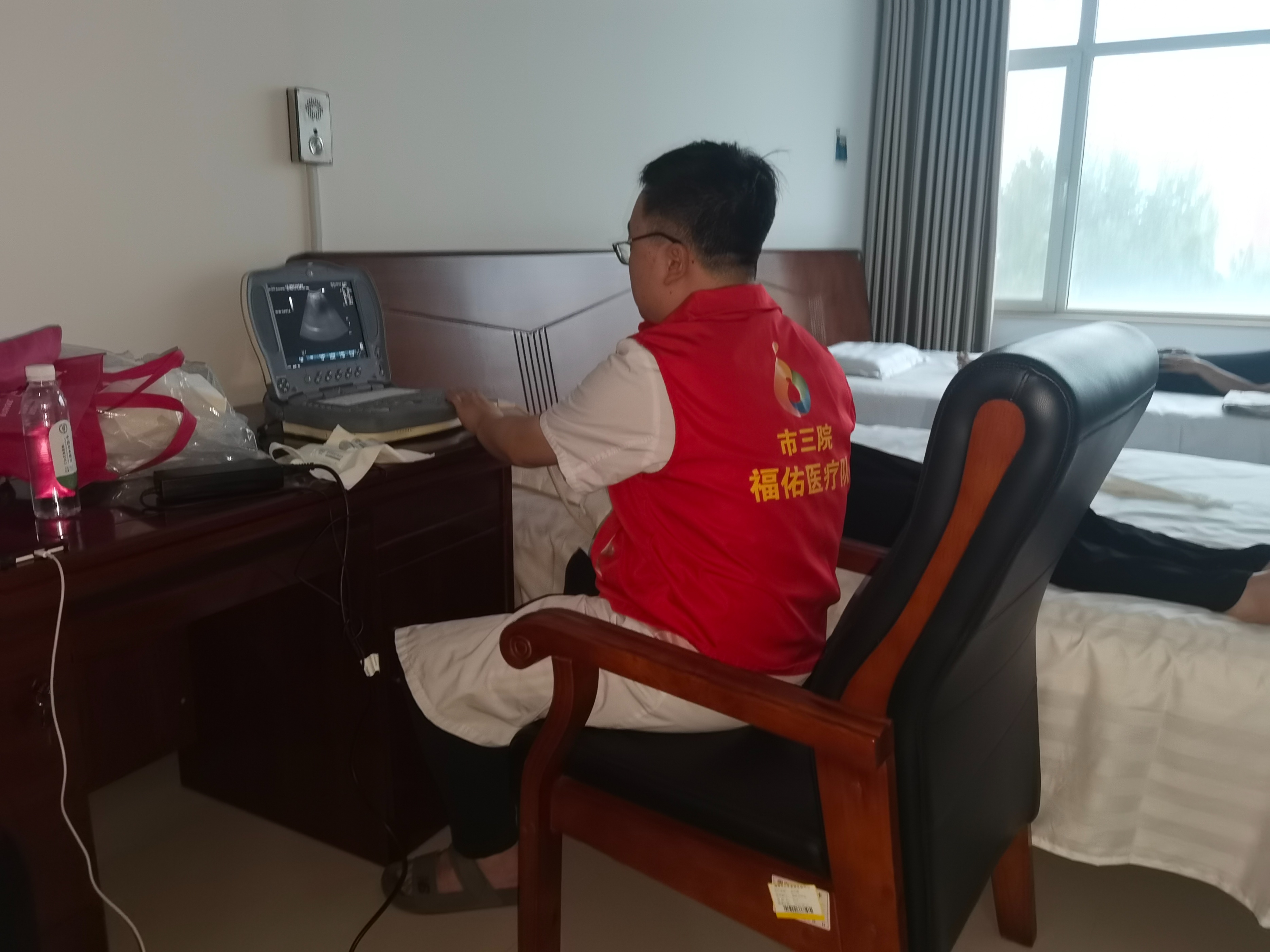 市三院联合宏仁堂“服务百姓健康行动”走进周村公共资源交易中心