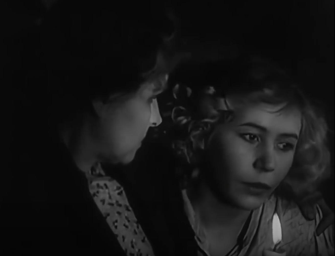 《青年近卫军》中谍战女孩的情感秘境，揭示风流背后的坚贞与纯真