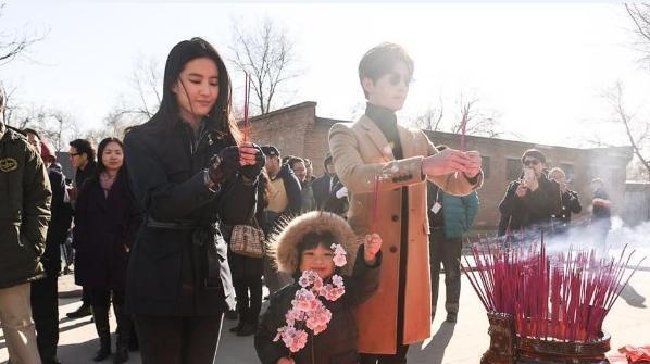 鍗佷節骞村墠浠栨姏寮冧簡浜茬敓濂冲効,鍗佷節骞村墠濂规姏寮冨弻鑳炶儙