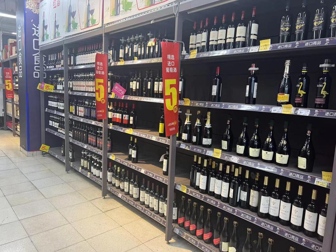 家乐福货架空了,家乐福门店货架大量空置