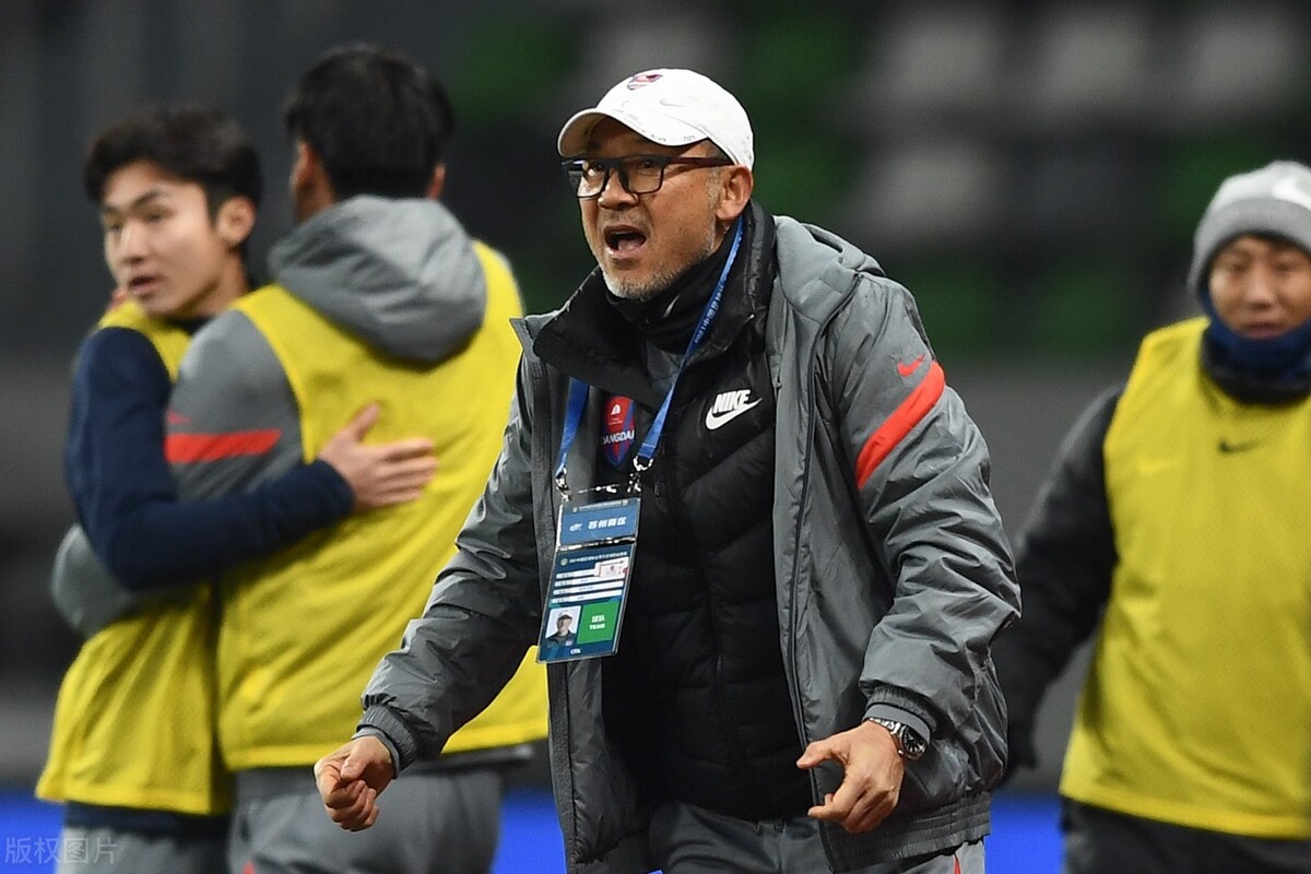 他是重庆队最受尊敬的主教练,球队长期欠薪,却依然能坚守到现在