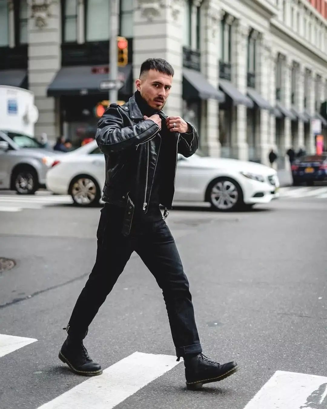 皮靴搭配牛仔裤,大黄靴与牛仔裤的搭配