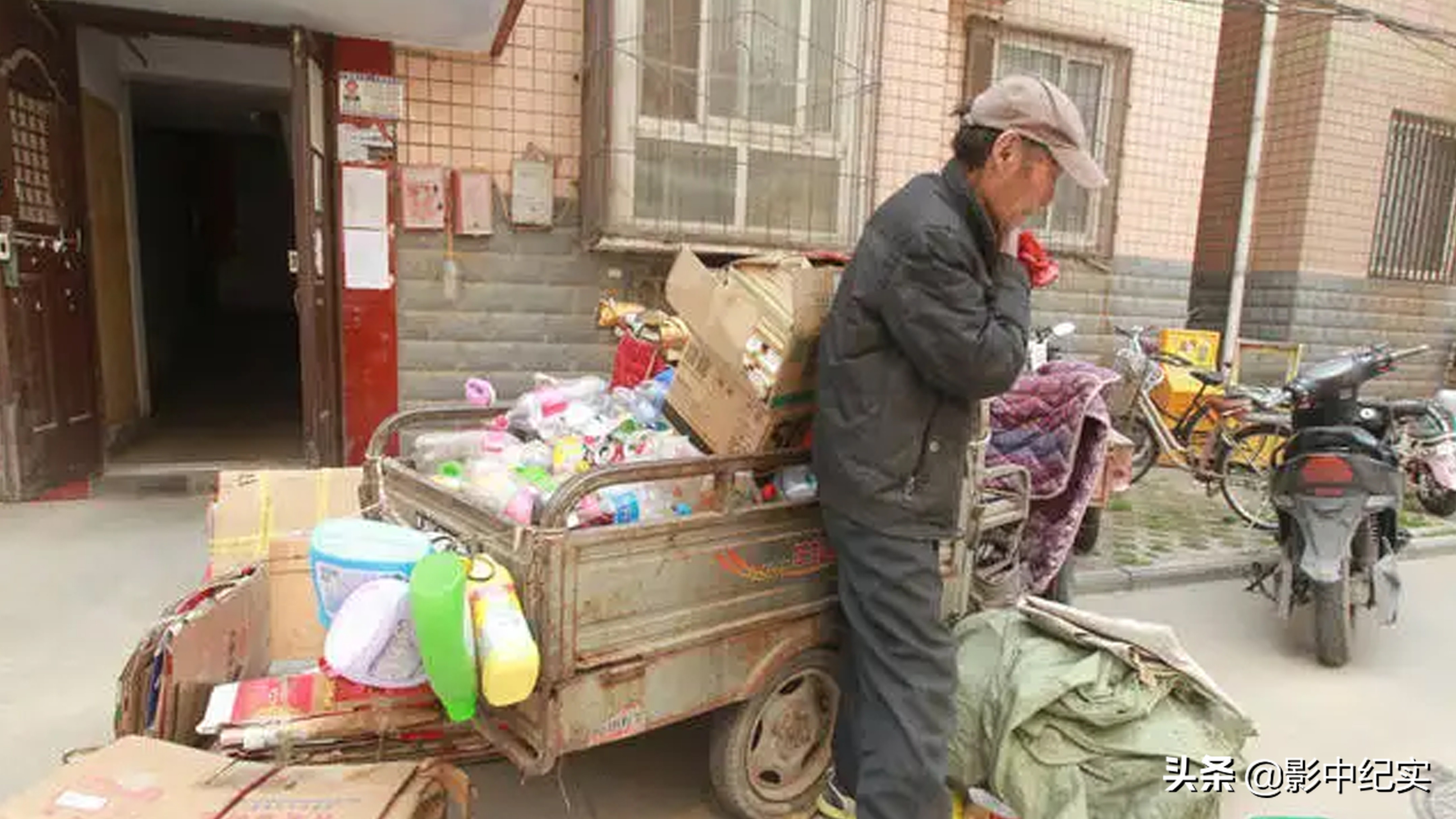 成都捡垃圾,研究生放弃100万年薪