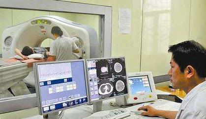 故事:江苏70岁老人头疼欲裂,检查时发现颅内有*弹子**,吓坏在场医生