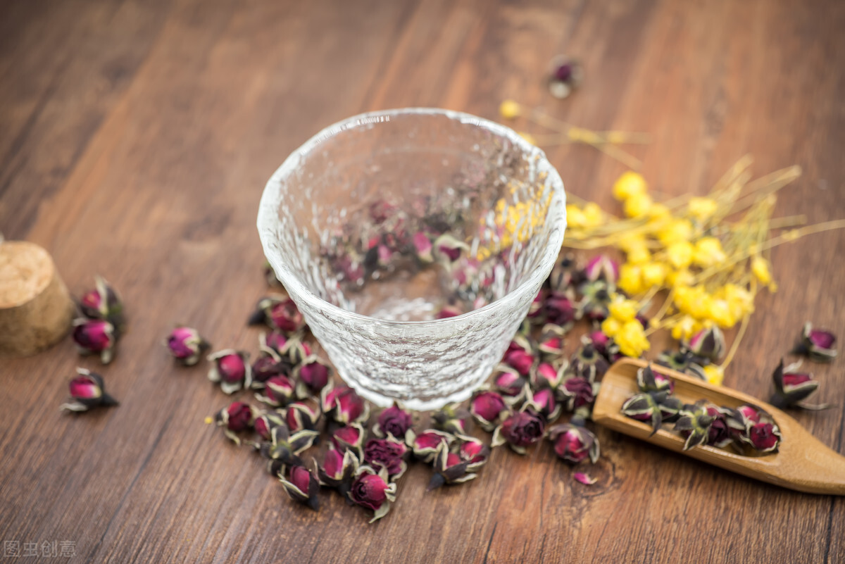 长痘皮肤干燥起皮屑怎么办,皮肤敏感干燥粗糙长痘