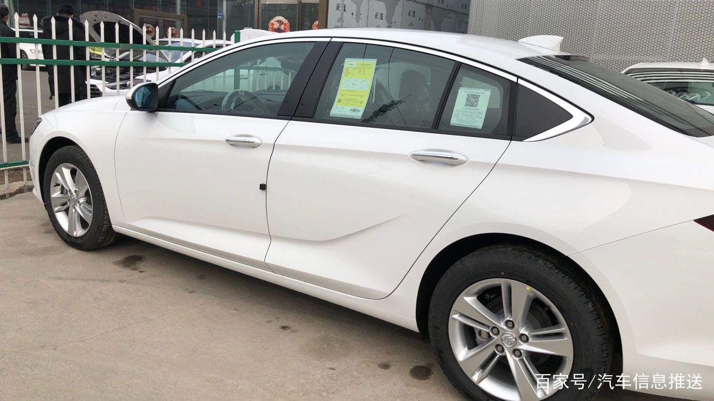 别克君威和丰田卡罗拉1.2t精英版,新款别克君威和新款卡罗拉