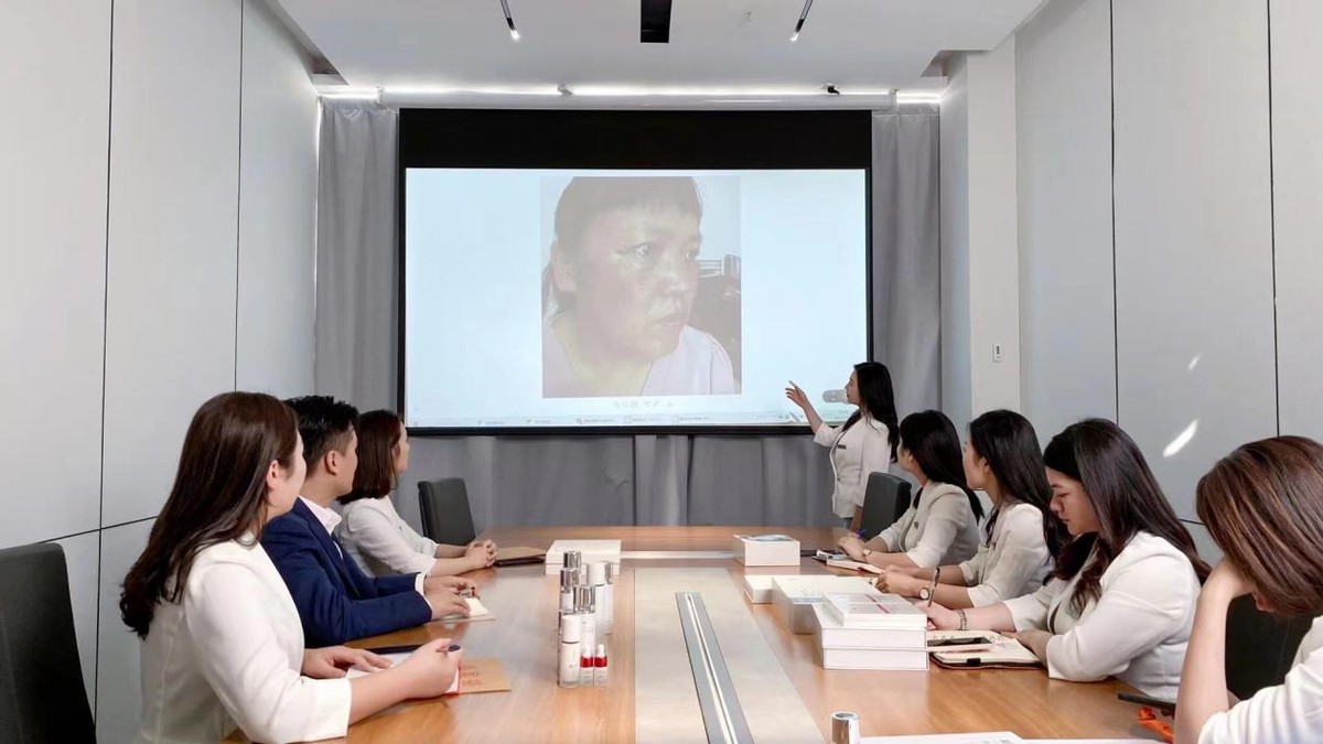 吉米美白淡斑怎么使用,吉米美白淡斑官方旗舰店