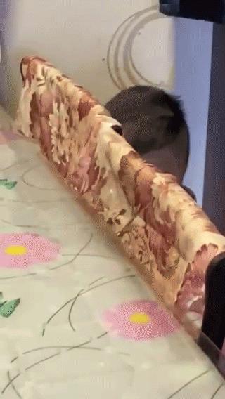 一生气就撞墙、打脸,娃这些“自虐”行为,暗藏2种情绪,你要懂