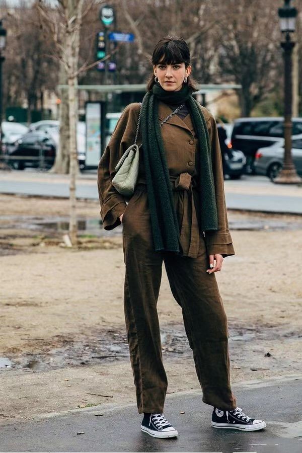 粉色帆布鞋适合多大年纪的人穿,不管什么年龄都百搭