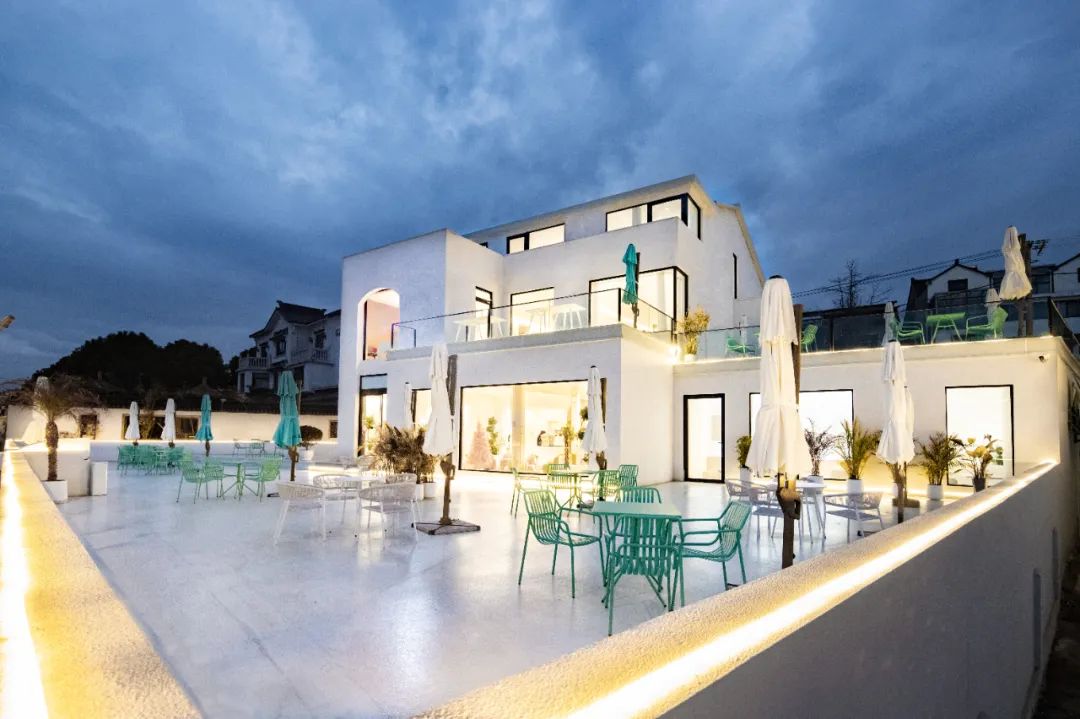 让太湖的每一涟波光装饰房间｜苏州环湖公路边的度假餐吧