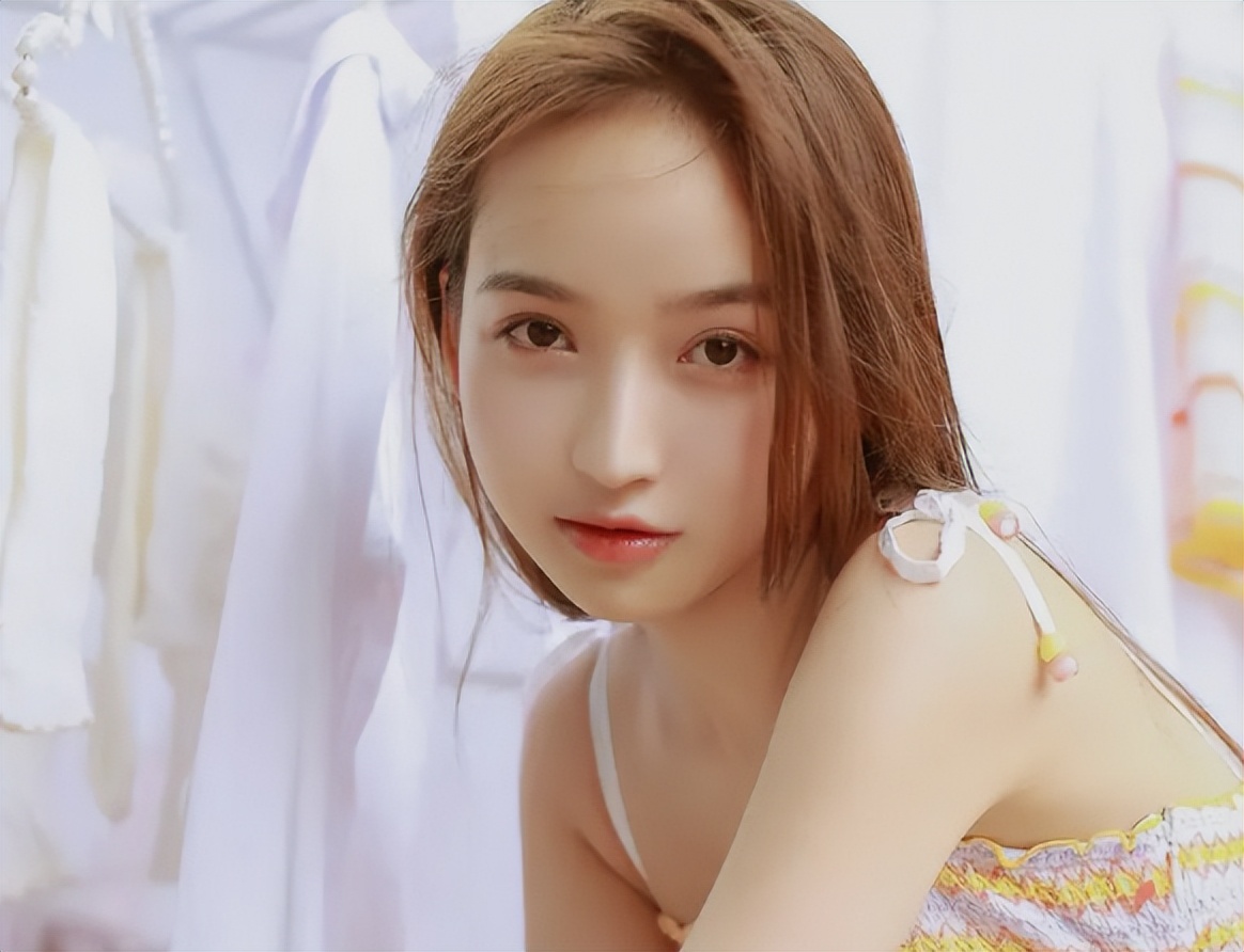 女性臀部两边凹陷代表什么,臀部两侧凹陷怎么能练圆润最有用