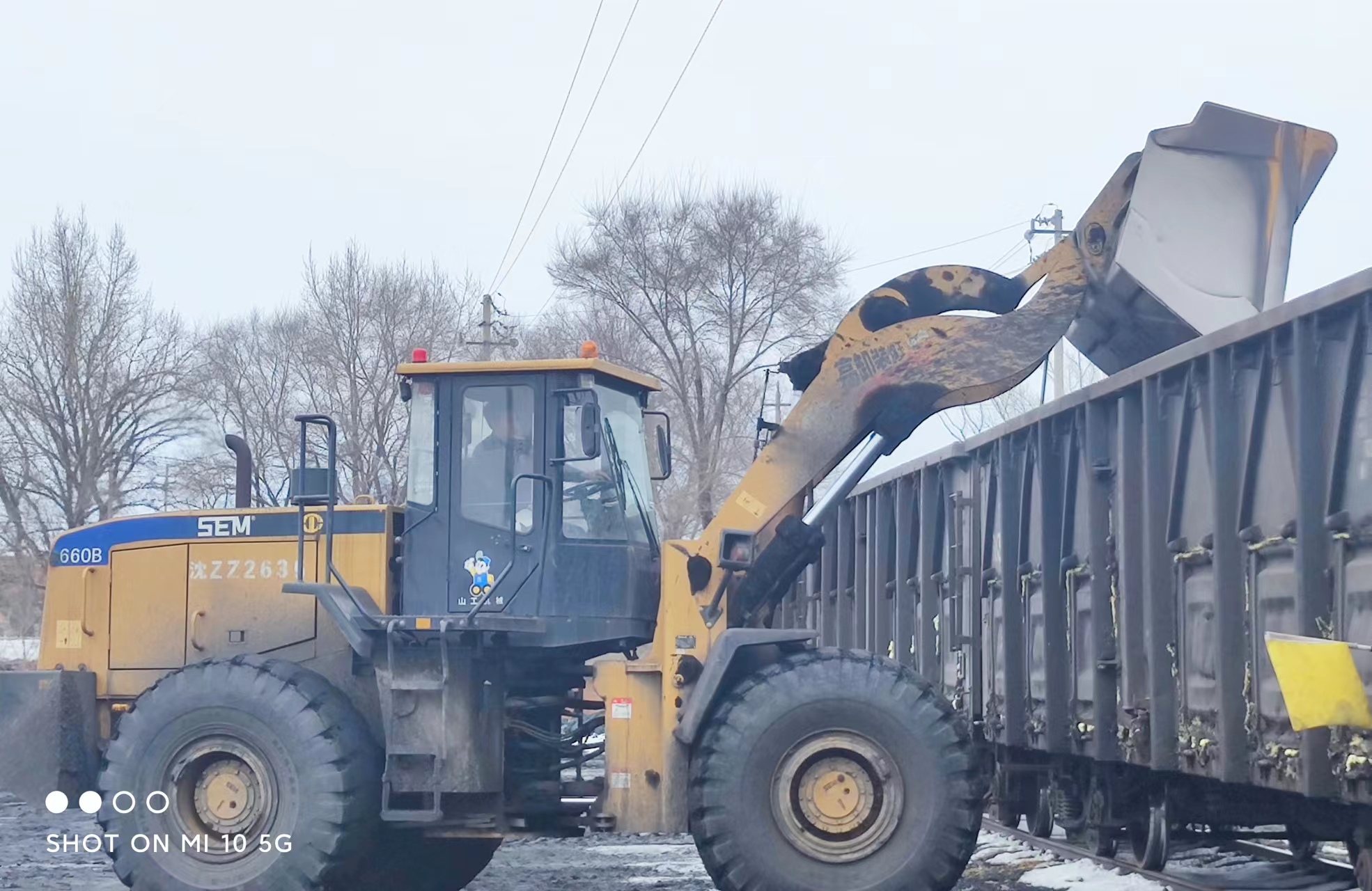 装载机作业避免机械伤害,装载机作业主要存在的危险