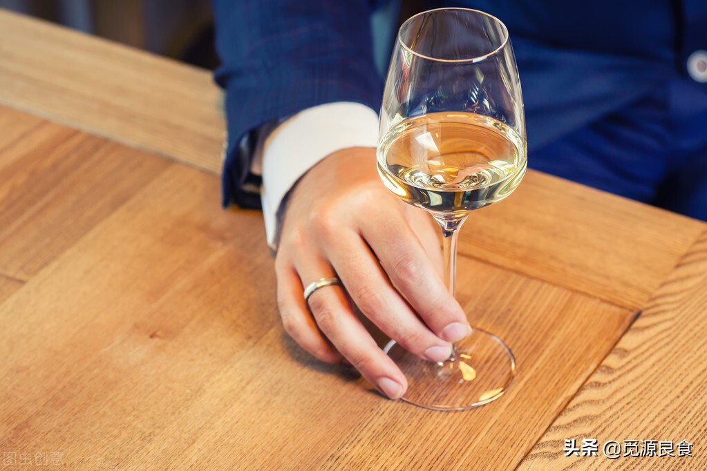 为什么伏特加比中国白酒受欢迎,白酒为何没有伏特加畅销