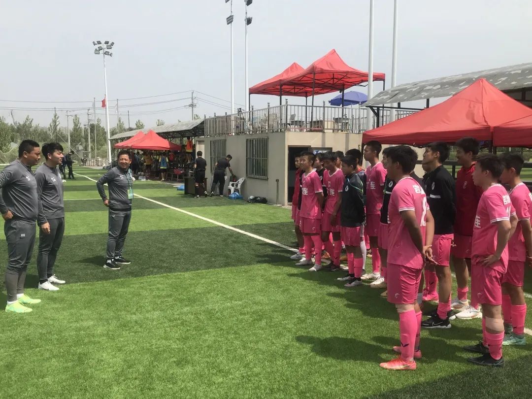 大连夺冠捧杯,大连男足最新消息