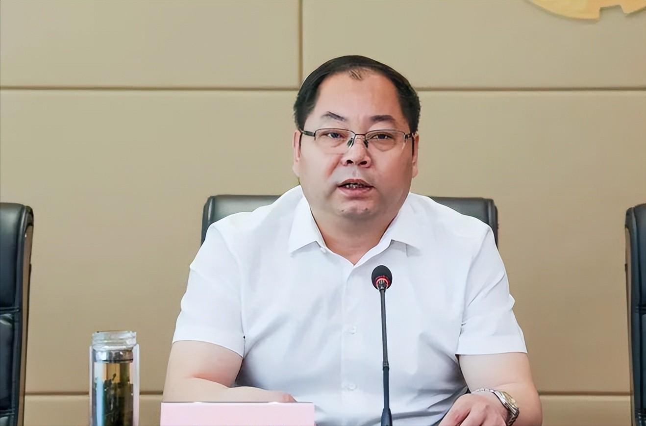 不忍直视！山东国企董事长KTV里点有偿小姐，现场诸多画面爆出