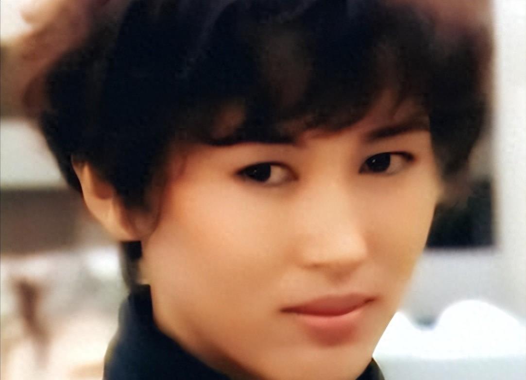 从荧幕走到现实生活,从荧屏到银幕