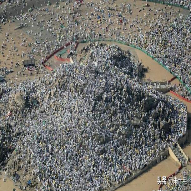 女子为活命，脱下衣服让日本人拍摄，被*辱侮**致死,2