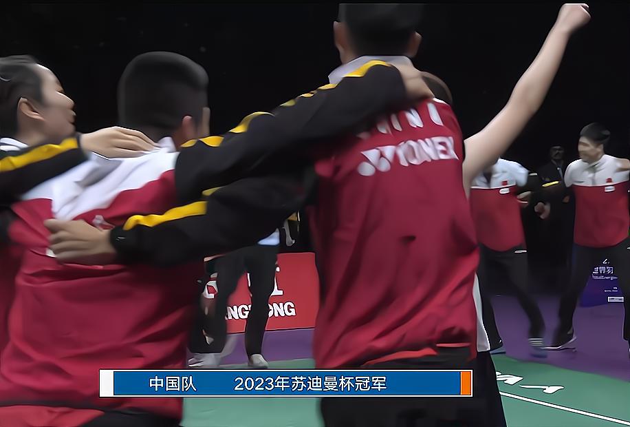 中国1:0战胜韩国全场球迷高唱国歌,中国横扫韩国