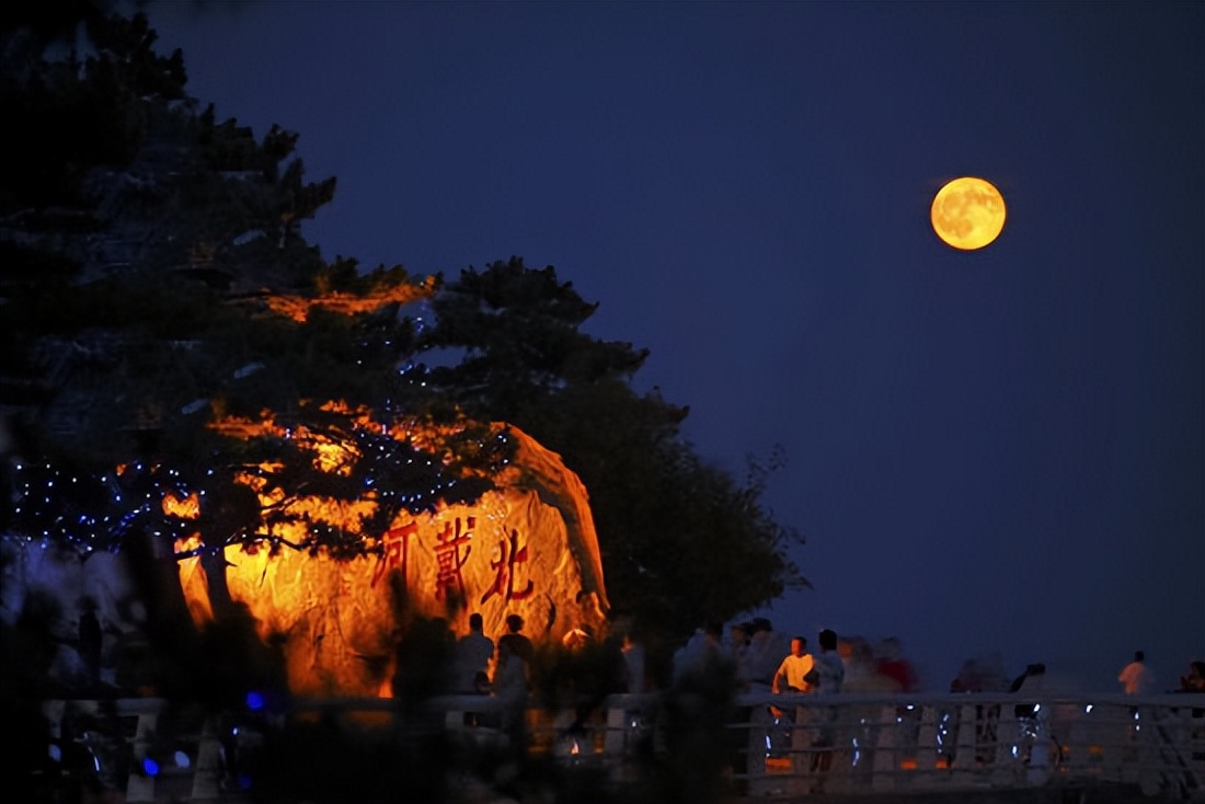 今年最大超级月亮今夜登场,河北邯郸超级月亮