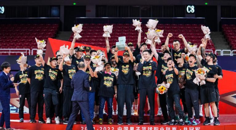 辽篮夺冠庆祝直播,辽篮击败广东夺冠郭艾伦大爆