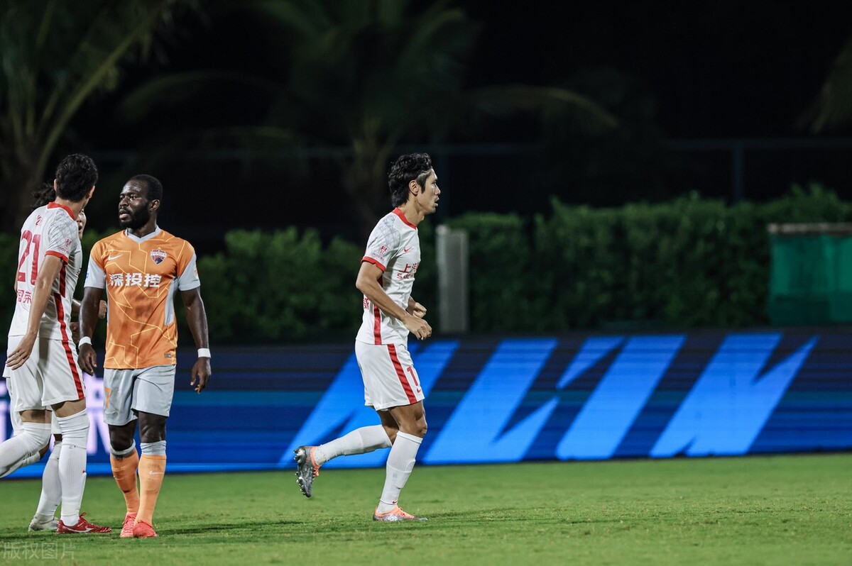 海港战胜三镇,上海海港3比2深圳队集锦