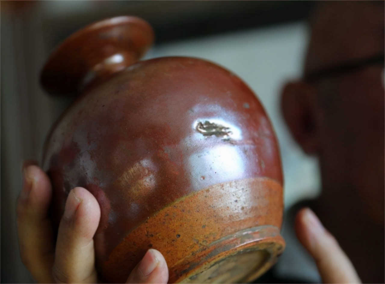 七旬老人50年收藏千万,老人痴迷古玩