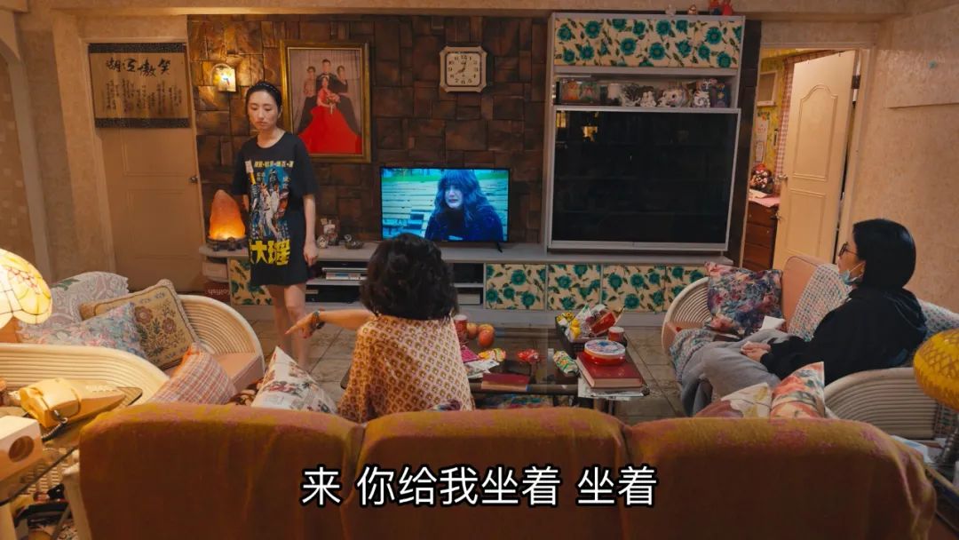 羞耻又上头!63岁老妈网恋奔现远嫁澳洲,不厚码没法看?