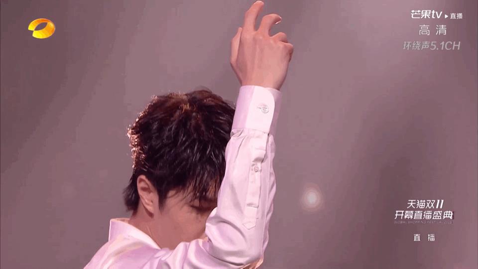 王一博回眸杀蓝湛,王一博跳舞杀马特