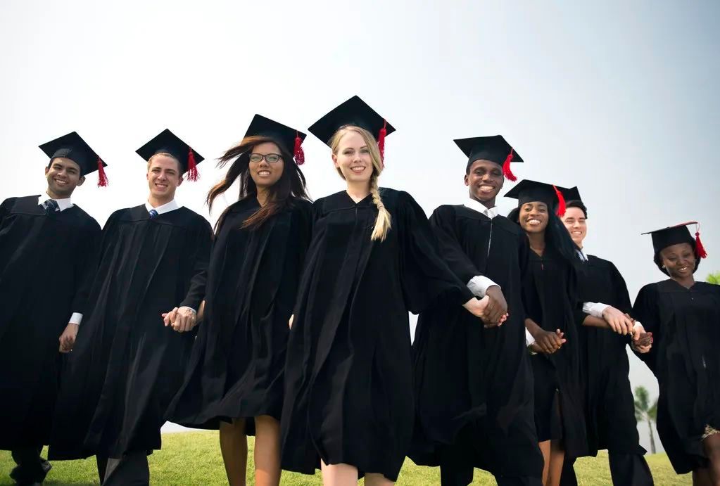 美国博士毕业可以申请eb1a吗,美国博士申请审核结束会有提示吗