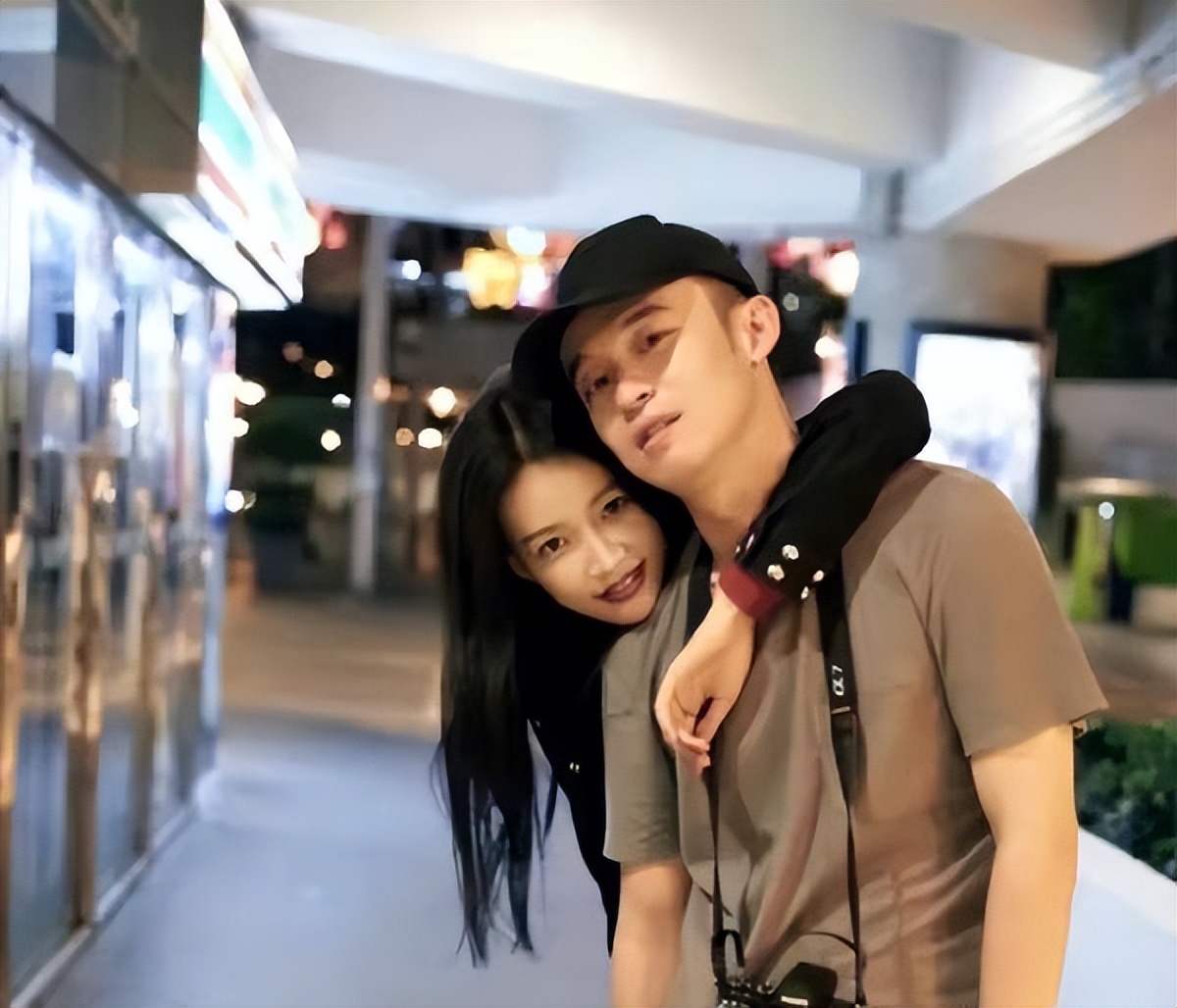 董子健孙怡离婚后首同框图文,董子健离婚后谈及孙怡原视频