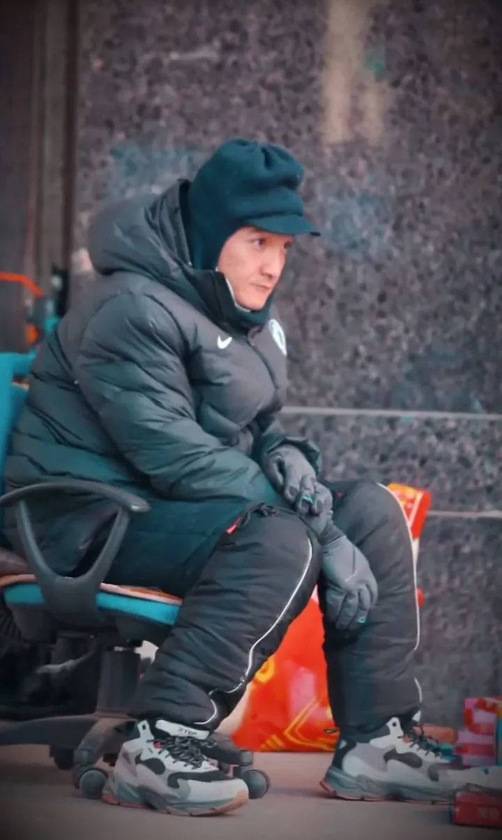 90后小伙子卖惨,脑瘫橘子哥