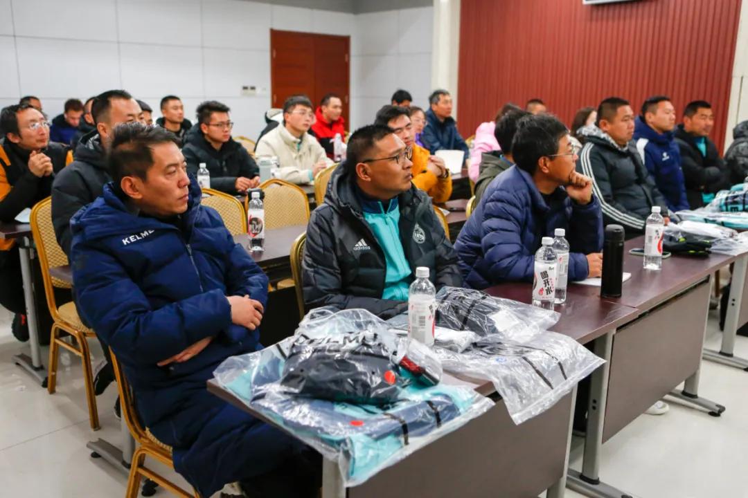 如皋少儿足球培训,如皋校园足球精英训练营