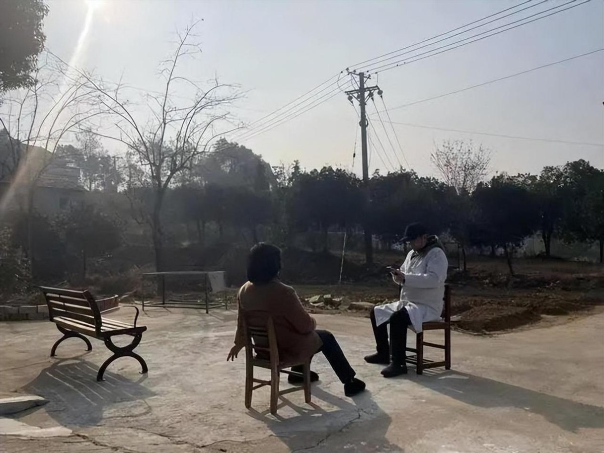 67岁和老伴每月退休金,我和老伴都70多了有高龄补贴吗