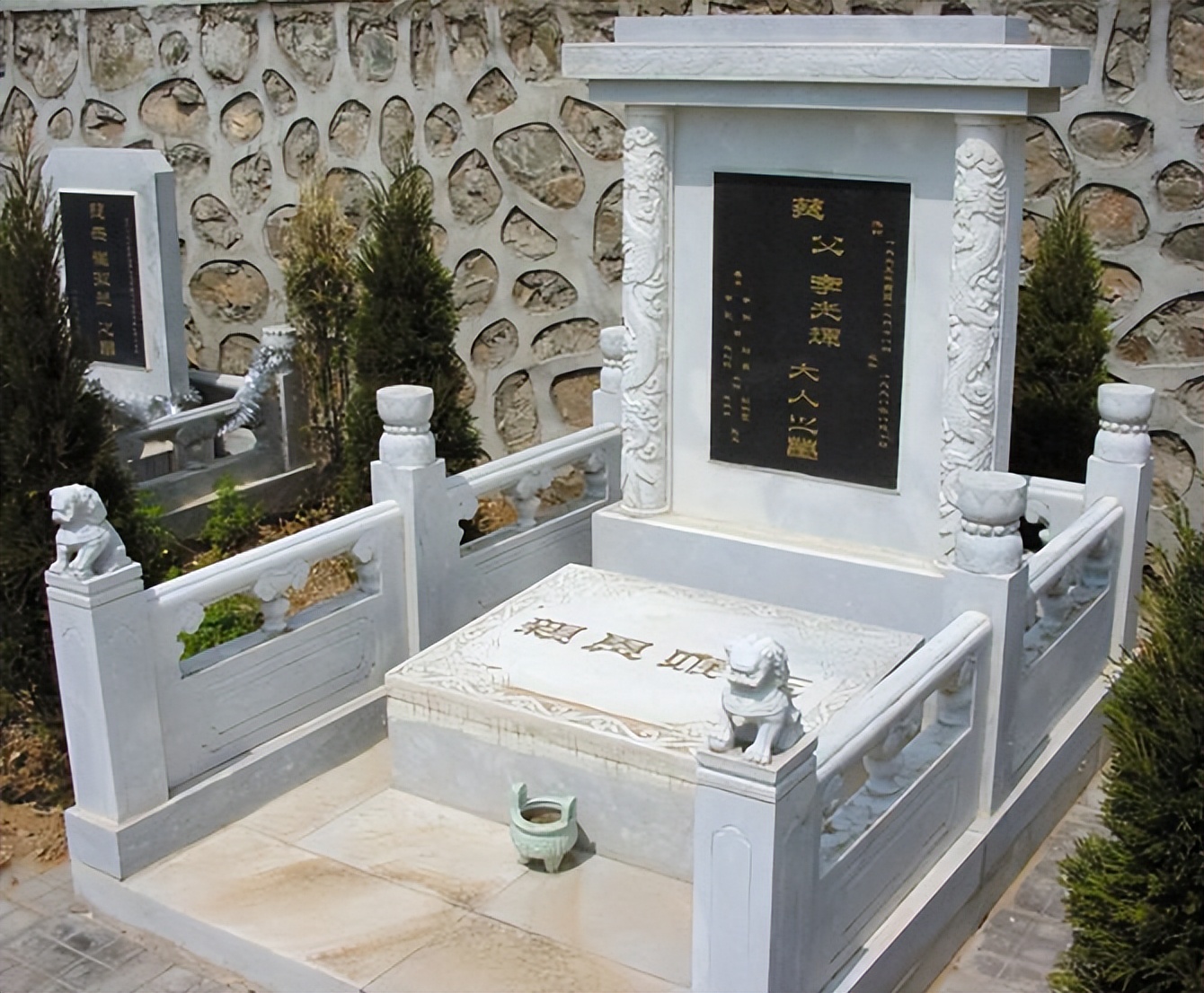 墓碑竖立时间有什么讲究,立墓碑有什么禁忌和讲究