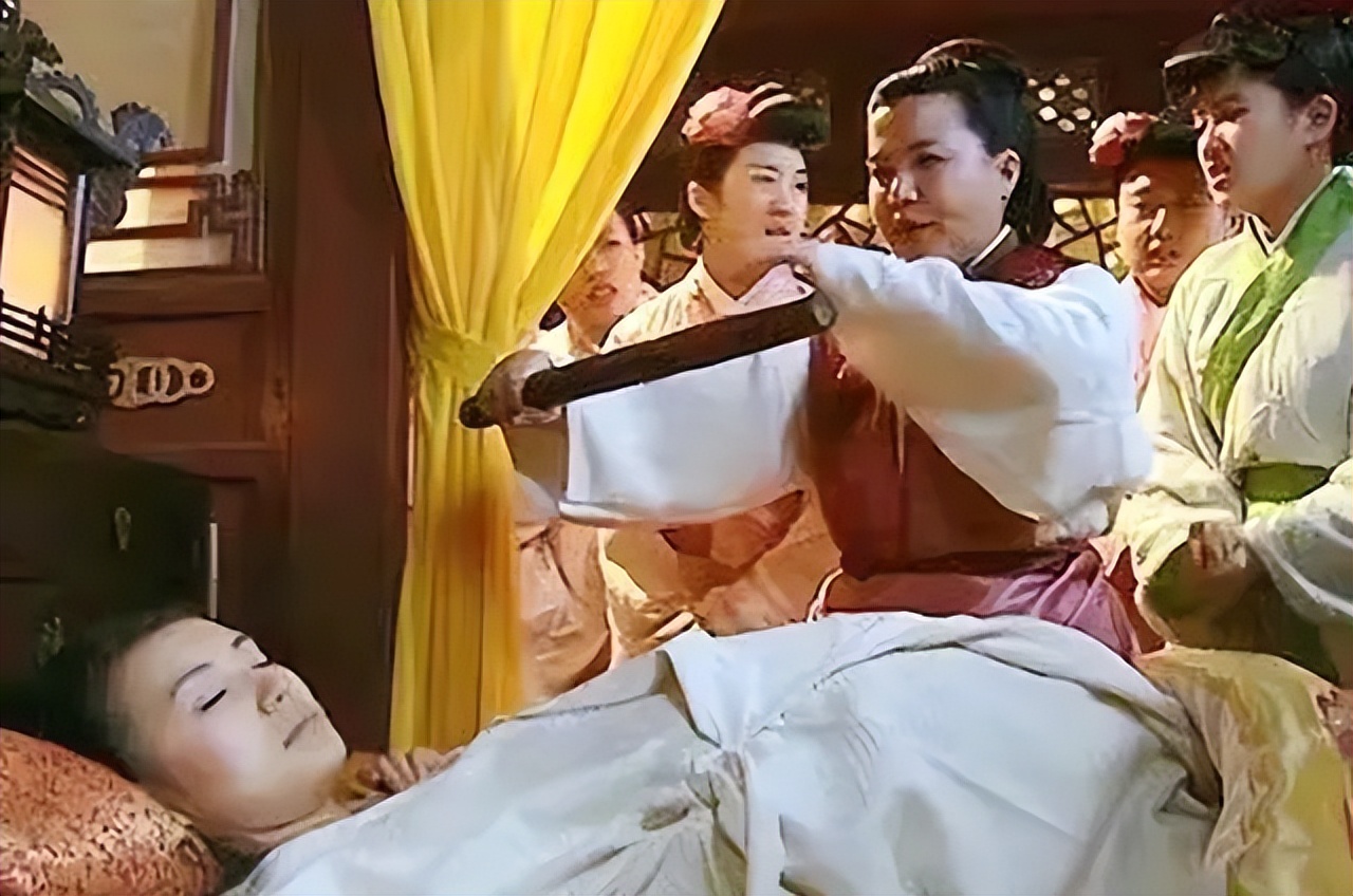 女子百年前被活埋,女子被活埋死后生男婴