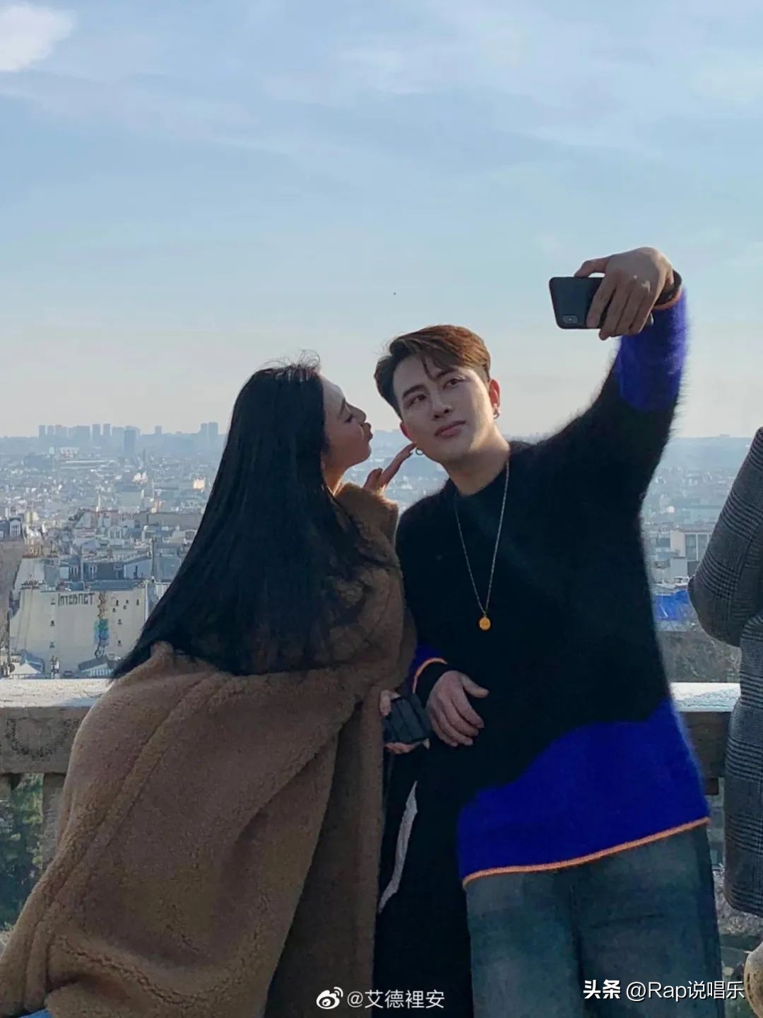 易梦玲明星同框合影,王嘉尔谈易梦玲