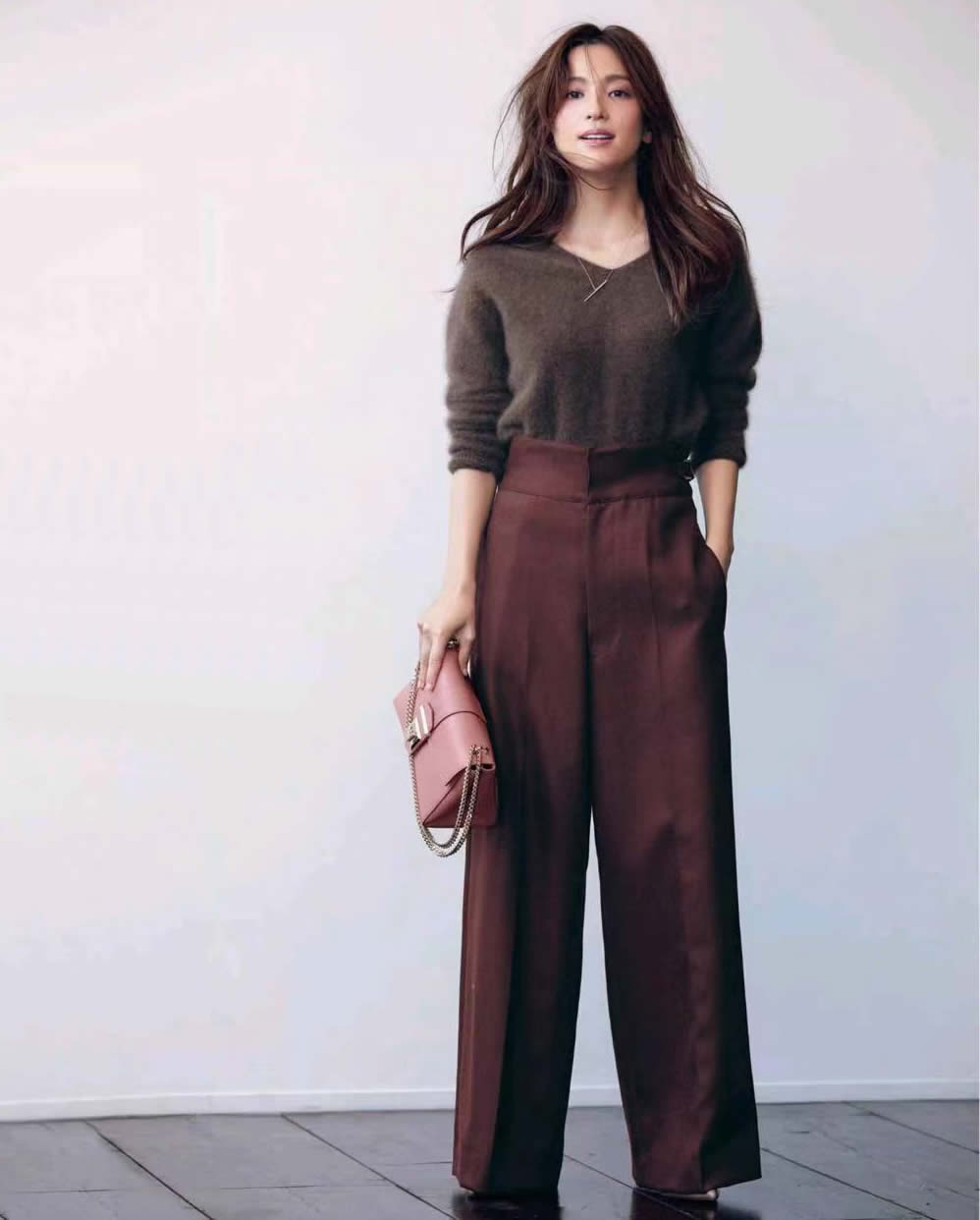 配色穿搭技巧咖啡色和紫色,学穿搭最忌讳什么不懂基本款配色