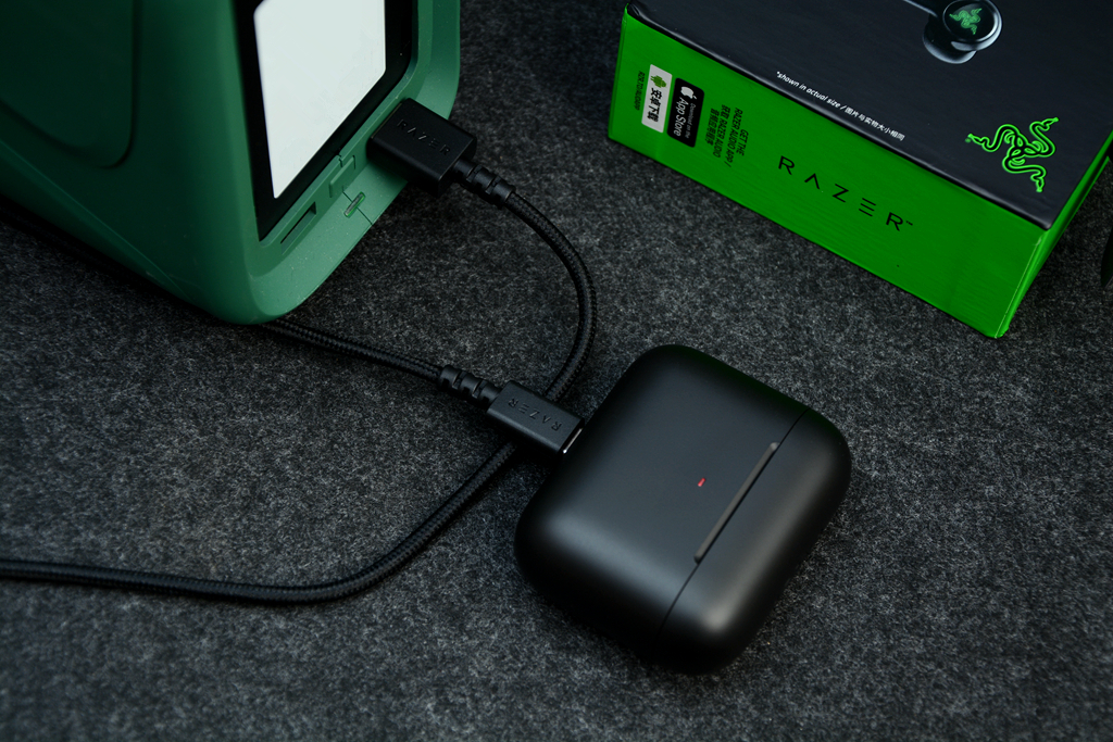 RGB灯、主动降噪，灯厂代表作，雷蛇战锤狂鲨真无线二代耳机开箱