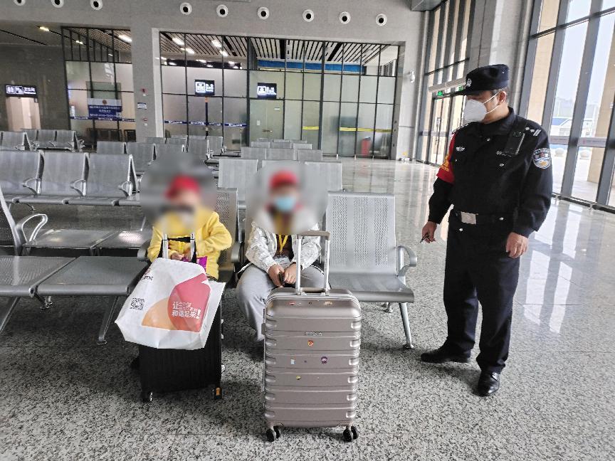 注意了！未满14周岁的儿童坐高铁应当由成年人陪同