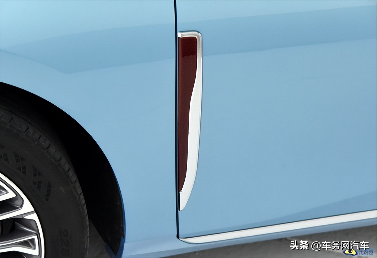 国产中型轿车新款奔腾b70值得买吗,一款车如何俘获人心且看奔腾b70