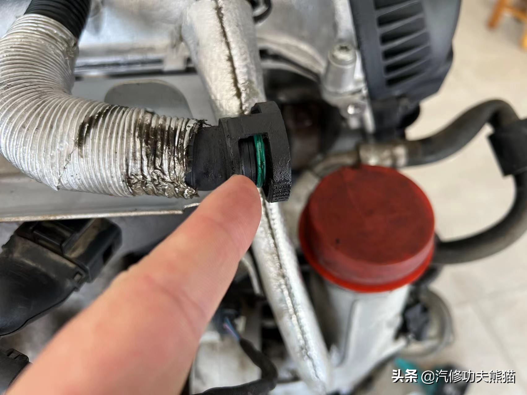 严谨的德国工人钣金修复,严谨的德国师傅修复事故车